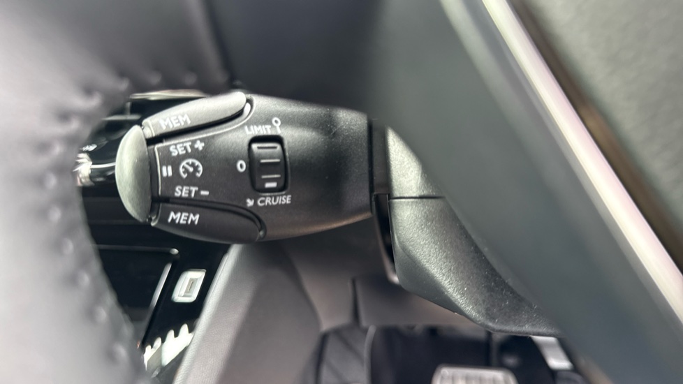 Peugeot 208 1.2 Hybrid 110 Allure 5dr e-DSC6 Petrol Hatchback - Image 36