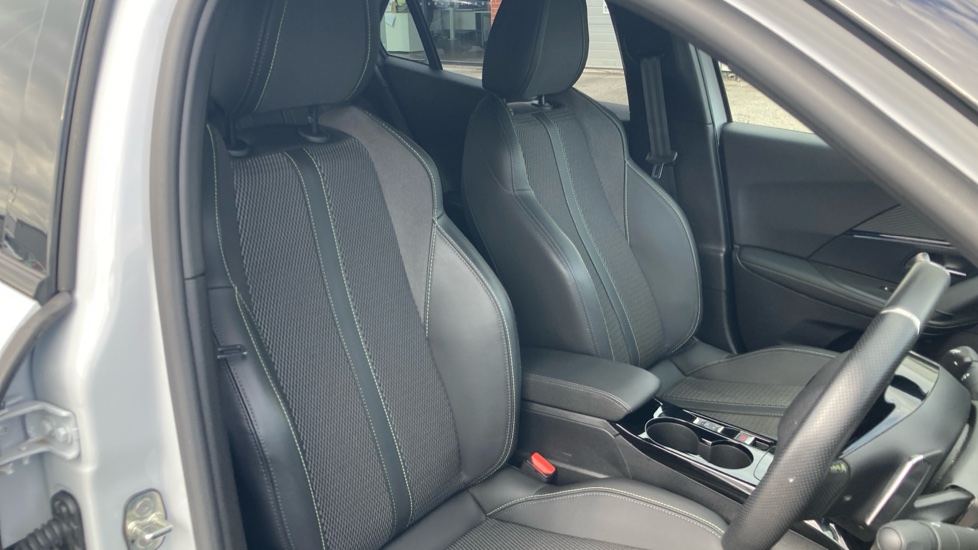 Peugeot 2008 1.2 PureTech 130 GT 5dr EAT8 Petrol Estate - Image 39
