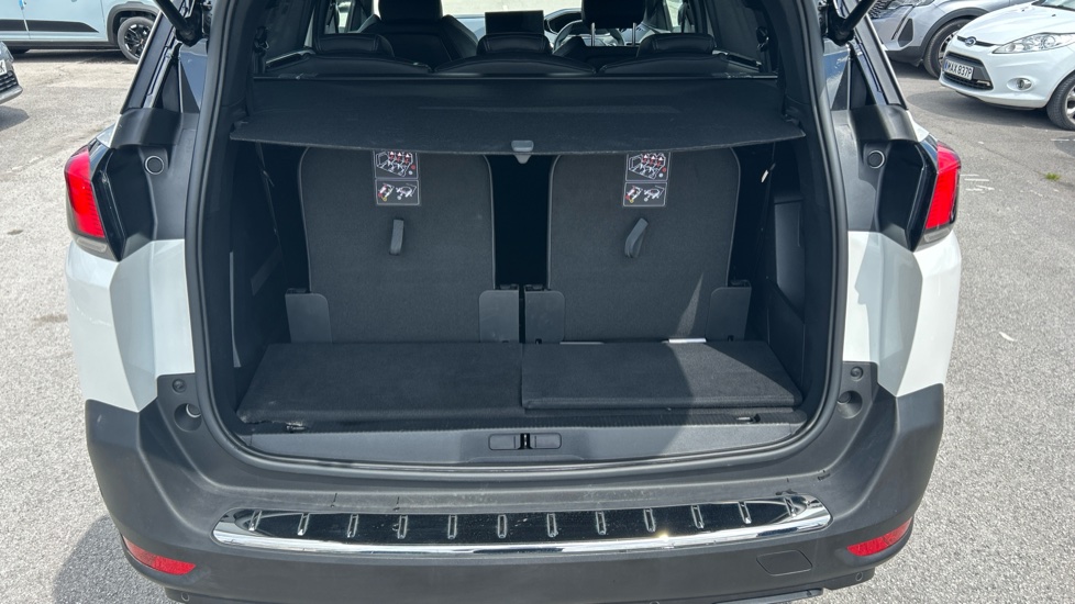 Peugeot 5008 1.2 PureTech Allure Premium+ 5dr EAT8 Petrol Estate - Image 4