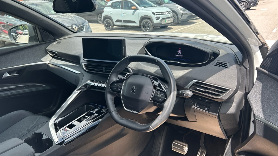 Peugeot 5008 1.2 PureTech Allure Premium+ 5dr EAT8 Petrol Estate - Image 11
