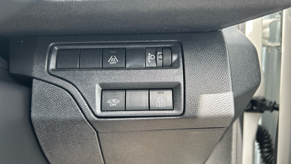 Peugeot 5008 1.2 PureTech Allure Premium+ 5dr EAT8 Petrol Estate - Image 21