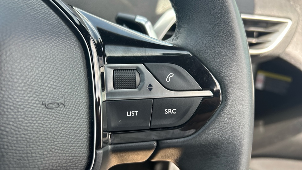 Peugeot 5008 1.2 PureTech Allure Premium+ 5dr EAT8 Petrol Estate - Image 24