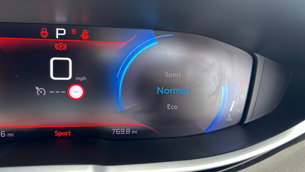 Peugeot 5008 1.2 PureTech Allure Premium+ 5dr EAT8 Petrol Estate - Image 31