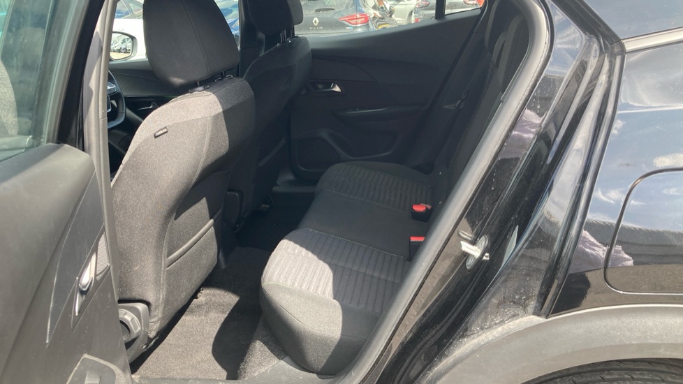 Peugeot 2008 1.2 PureTech Active 5dr Petrol Estate - Image 16
