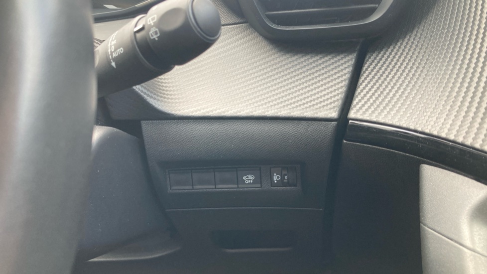 Peugeot 2008 1.2 PureTech Active 5dr Petrol Estate - Image 23