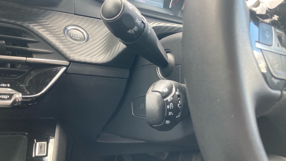 Peugeot 2008 1.2 PureTech Active 5dr Petrol Estate - Image 24
