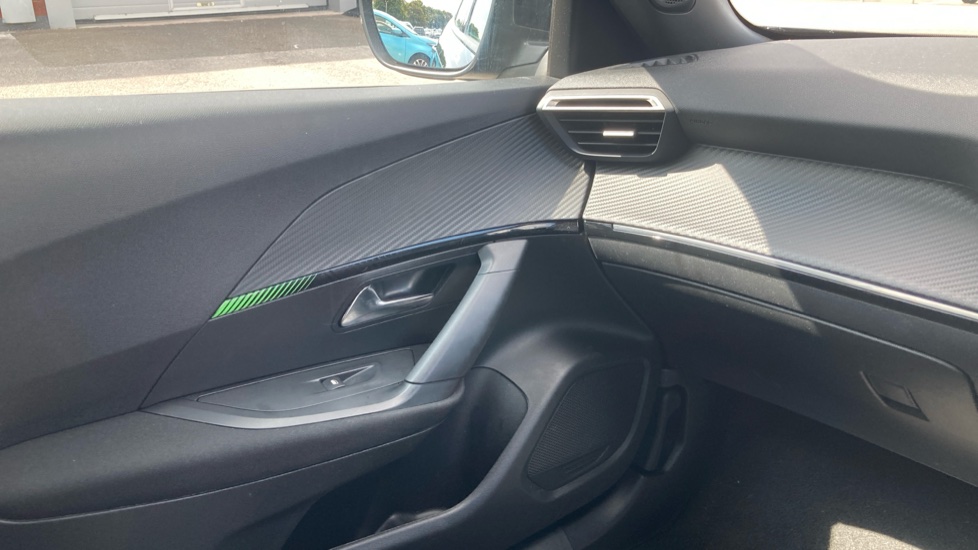 Peugeot 2008 1.2 PureTech Active 5dr Petrol Estate - Image 28