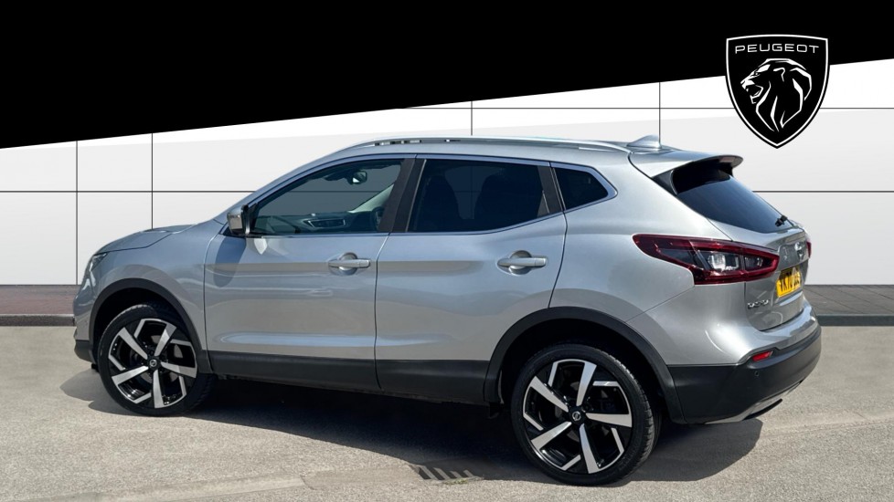 Nissan Qashqai 1.7 dCi Tekna 5dr Diesel Hatchback - Image 2