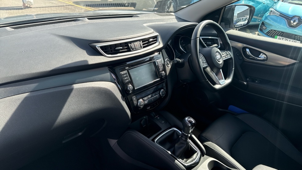 Nissan Qashqai 1.7 dCi Tekna 5dr Diesel Hatchback - Image 9