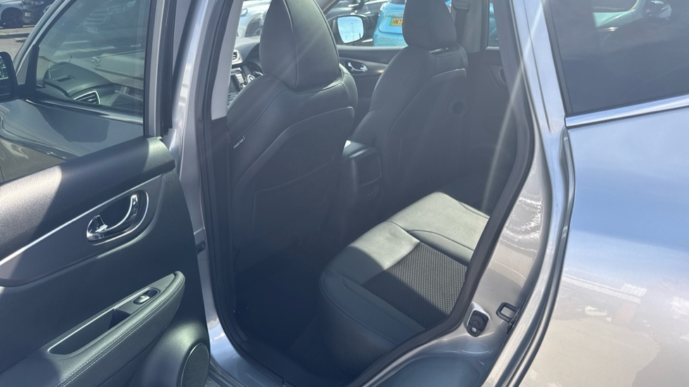 Nissan Qashqai 1.7 dCi Tekna 5dr Diesel Hatchback - Image 24