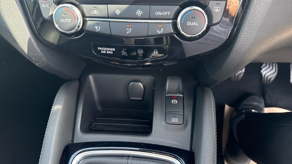 Nissan Qashqai 1.7 dCi Tekna 5dr Diesel Hatchback - Image 39