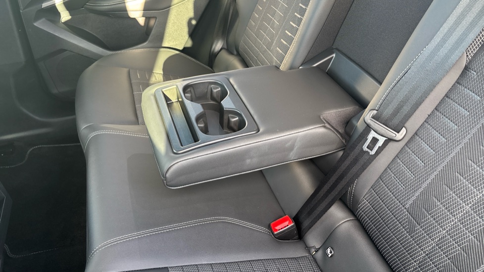Peugeot 3008 1.2 Hybrid 136 GT 5dr e-DSC6 Petrol Estate - Image 28