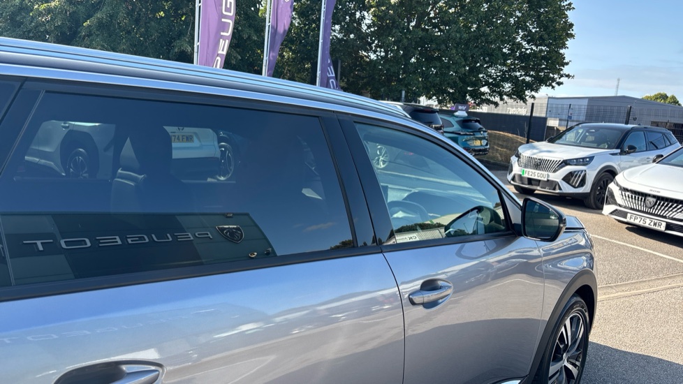 Peugeot 5008 1.5 BlueHDi Allure Premium+ 5dr EAT8 Diesel Estate - Image 23
