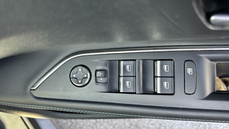 Peugeot 5008 1.5 BlueHDi Allure Premium+ 5dr EAT8 Diesel Estate - Image 30