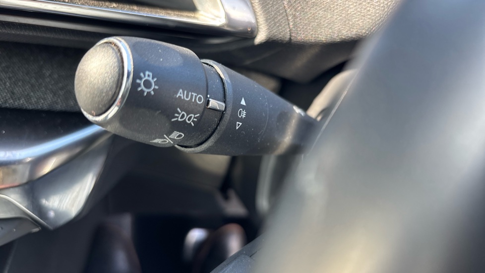 Peugeot 5008 1.5 BlueHDi Allure Premium+ 5dr EAT8 Diesel Estate - Image 35