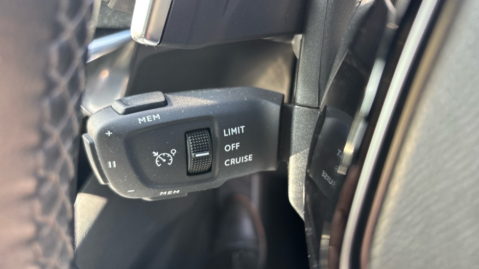 Peugeot 5008 1.5 BlueHDi Allure Premium+ 5dr EAT8 Diesel Estate - Image 36