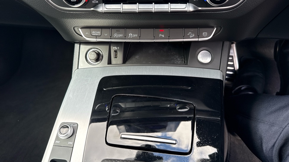 Audi Q5 45 TFSI Quattro S Line 5dr S Tronic Petrol Estate - Image 40