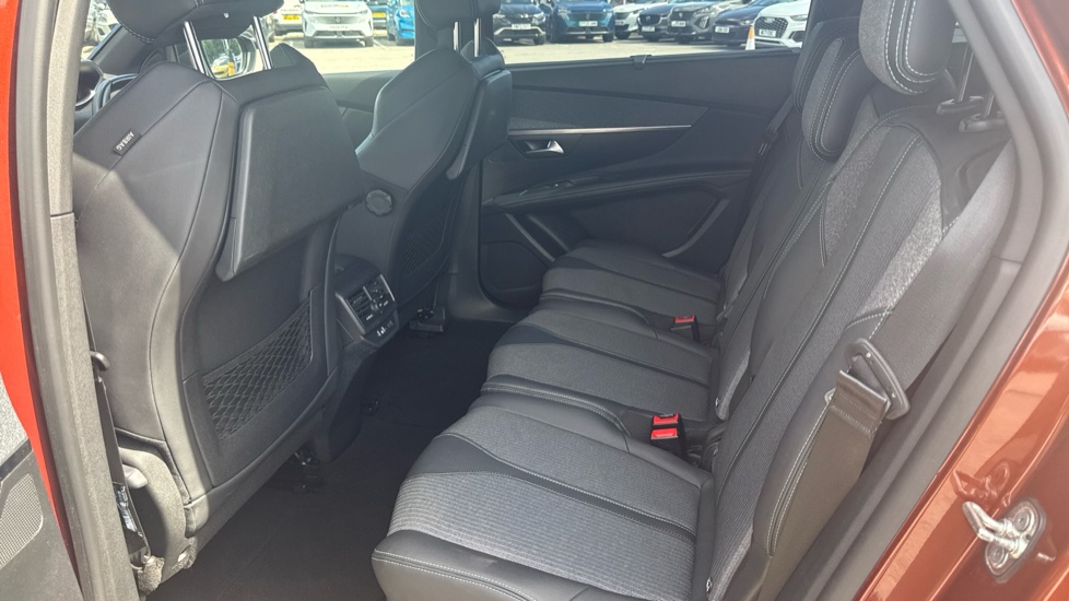 Peugeot 5008 1.2 PureTech Allure Premium+ 5dr EAT8 Petrol Estate - Image 16