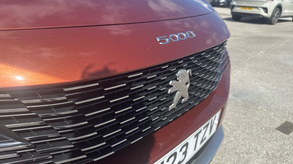 Peugeot 5008 1.2 PureTech Allure Premium+ 5dr EAT8 Petrol Estate - Image 23