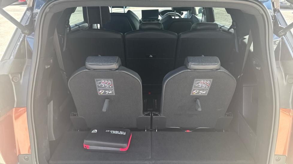 Peugeot 5008 1.2 PureTech Allure Premium+ 5dr EAT8 Petrol Estate - Image 27