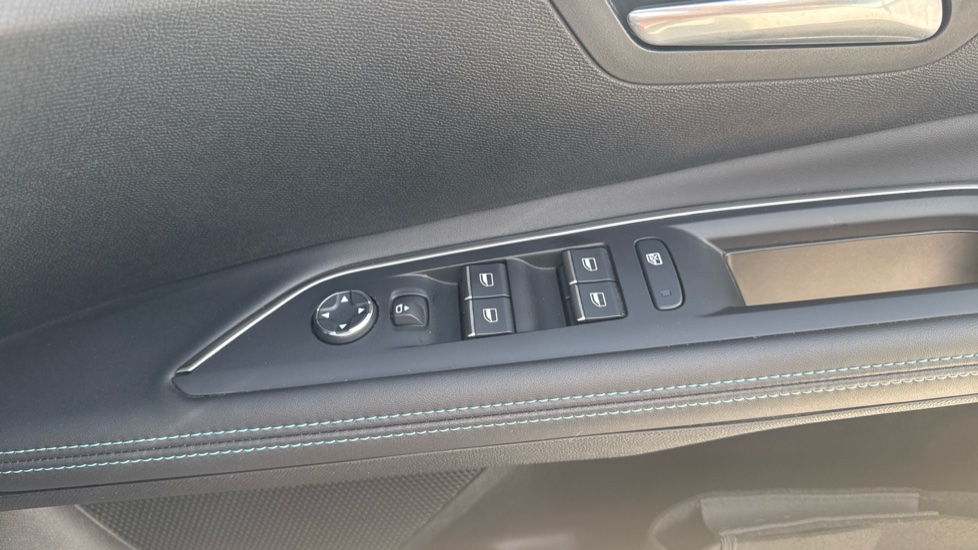 Peugeot 5008 1.2 PureTech Allure Premium+ 5dr EAT8 Petrol Estate - Image 29