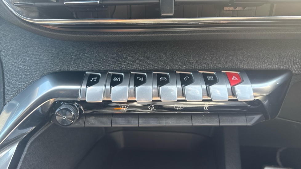 Peugeot 5008 1.2 PureTech Allure Premium+ 5dr EAT8 Petrol Estate - Image 30