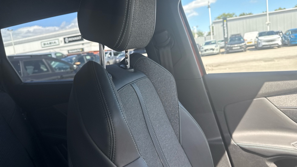 Peugeot 5008 1.2 PureTech Allure Premium+ 5dr EAT8 Petrol Estate - Image 37