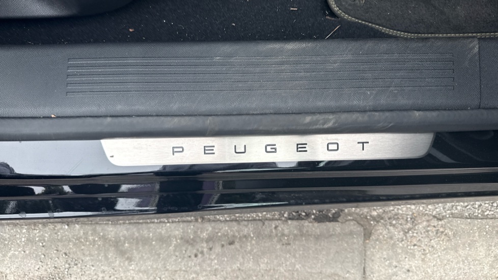 Peugeot 308 115kW GT 54kWh 5dr Auto Electric Hatchback - Image 37