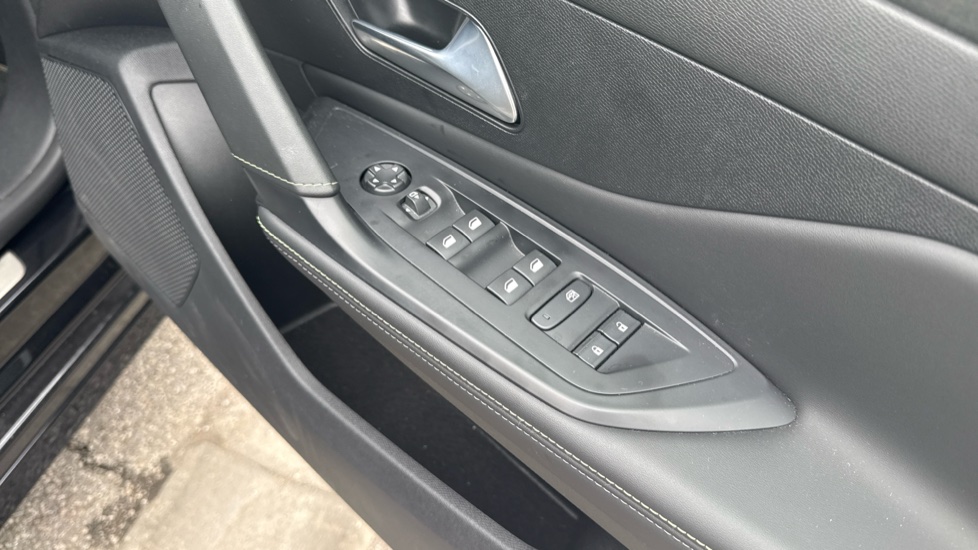 Peugeot 308 115kW GT 54kWh 5dr Auto Electric Hatchback - Image 38