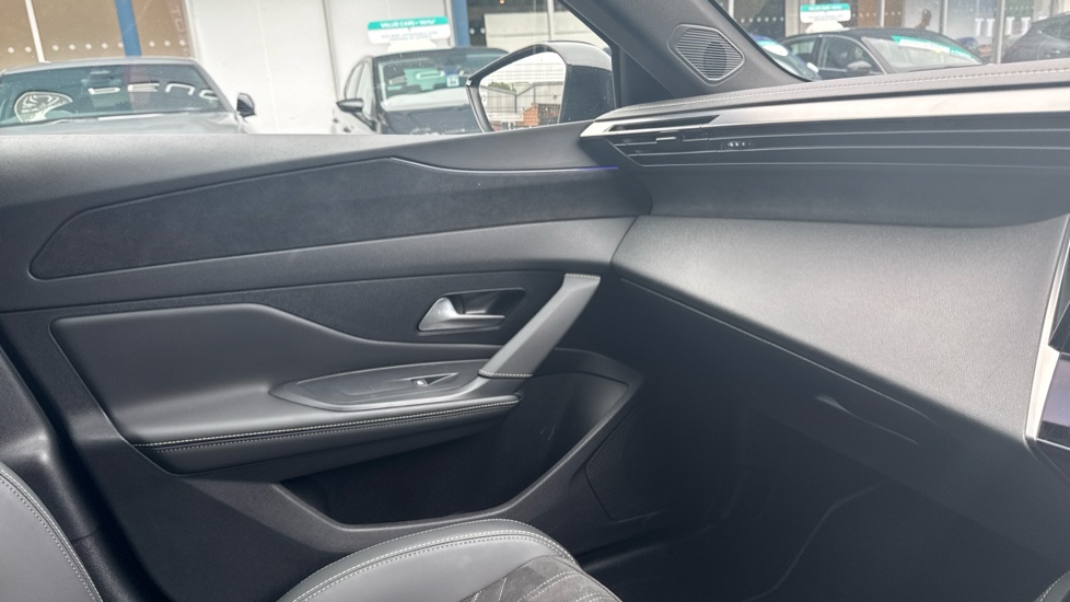 Peugeot 308 115kW GT 54kWh 5dr Auto Electric Hatchback - Image 43