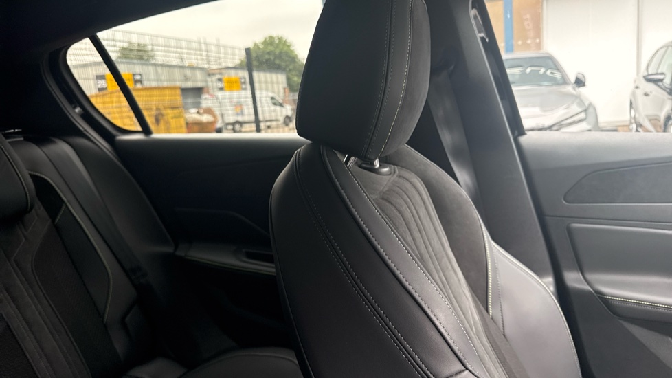 Peugeot 308 115kW GT 54kWh 5dr Auto Electric Hatchback - Image 45