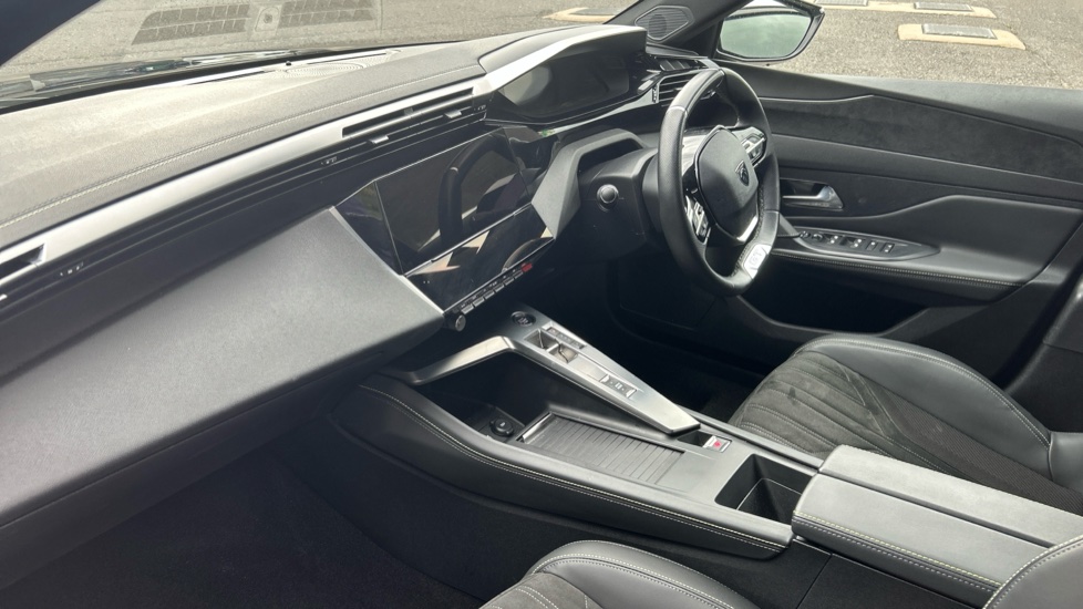 Peugeot 308 115kW GT 54kWh 5dr Auto Electric Estate - Image 9