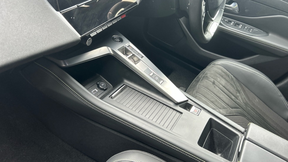 Peugeot 308 115kW GT 54kWh 5dr Auto Electric Estate - Image 13