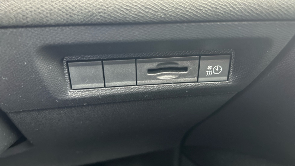 Peugeot 308 115kW GT 54kWh 5dr Auto Electric Estate - Image 26