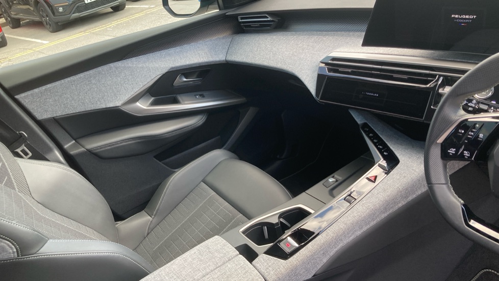 Peugeot 3008 1.2 Hybrid 136 GT 5dr e-DSC6 Petrol Estate - Image 14