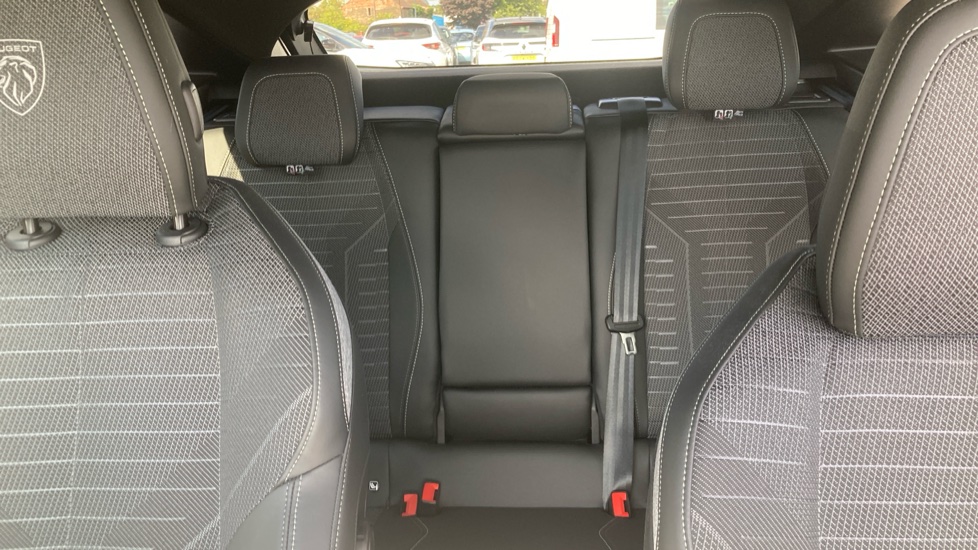 Peugeot 3008 1.2 Hybrid 136 GT 5dr e-DSC6 Petrol Estate - Image 15