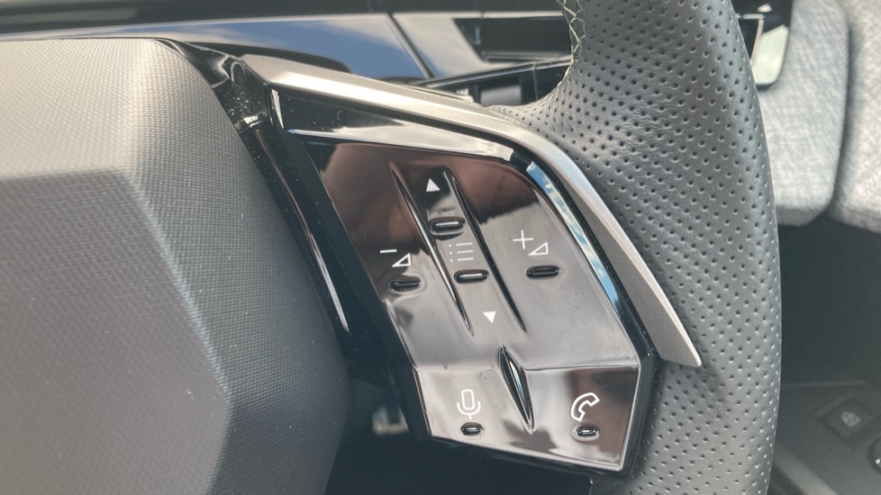 Peugeot 3008 1.2 Hybrid 136 GT 5dr e-DSC6 Petrol Estate - Image 23