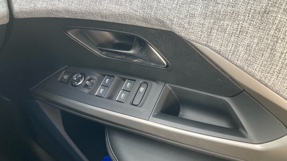 Peugeot 3008 1.2 Hybrid 136 GT 5dr e-DSC6 Petrol Estate - Image 26