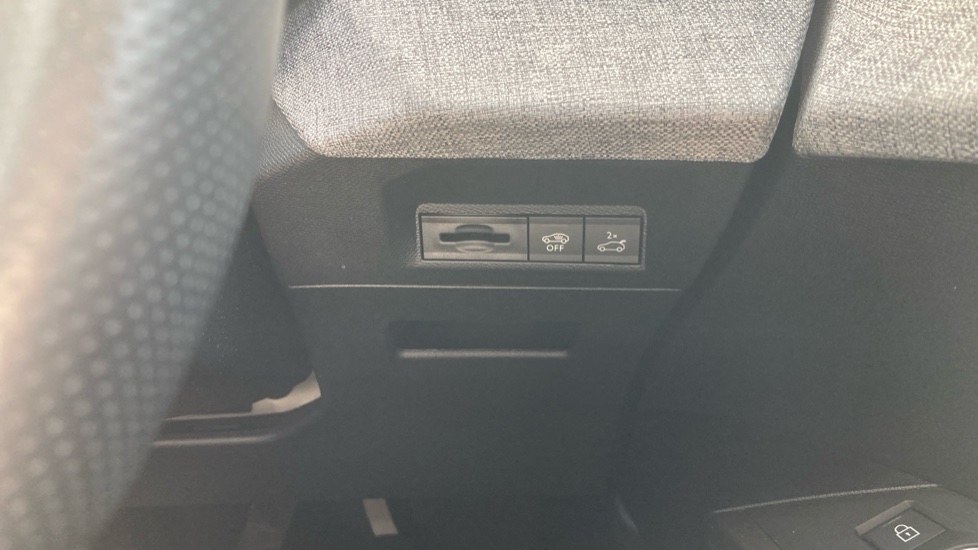 Peugeot 3008 1.2 Hybrid 136 GT 5dr e-DSC6 Petrol Estate - Image 27