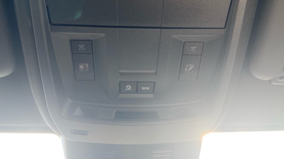 Peugeot 3008 1.2 Hybrid 136 GT 5dr e-DSC6 Petrol Estate - Image 35