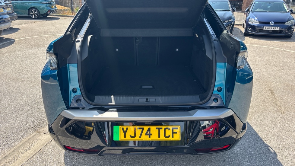 Peugeot 3008 157kW GT 73kWh 5dr Auto Electric Estate - Image 4