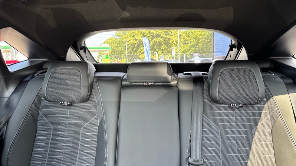 Peugeot 3008 157kW GT 73kWh 5dr Auto Electric Estate - Image 15