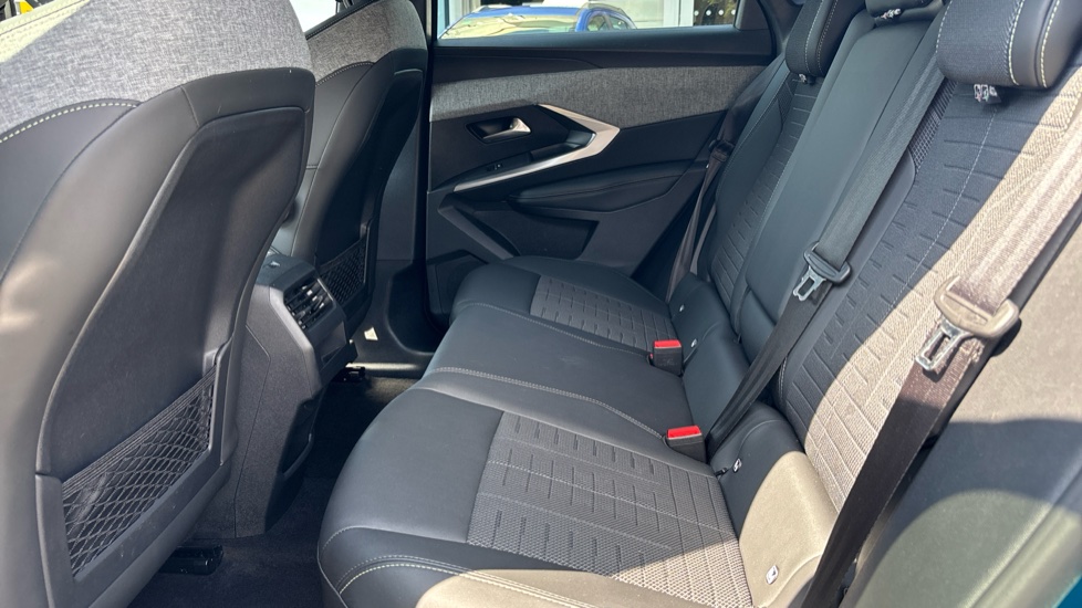Peugeot 3008 157kW GT 73kWh 5dr Auto Electric Estate - Image 16
