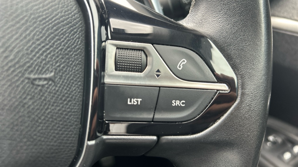 Peugeot 3008 1.5 BlueHDi Allure 5dr EAT8 Diesel Estate - Image 21
