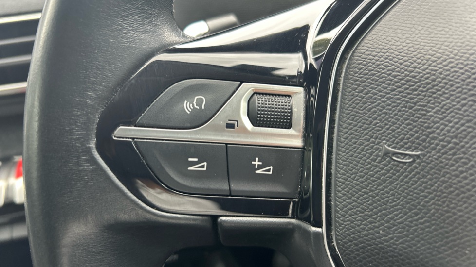 Peugeot 3008 1.5 BlueHDi Allure 5dr EAT8 Diesel Estate - Image 22