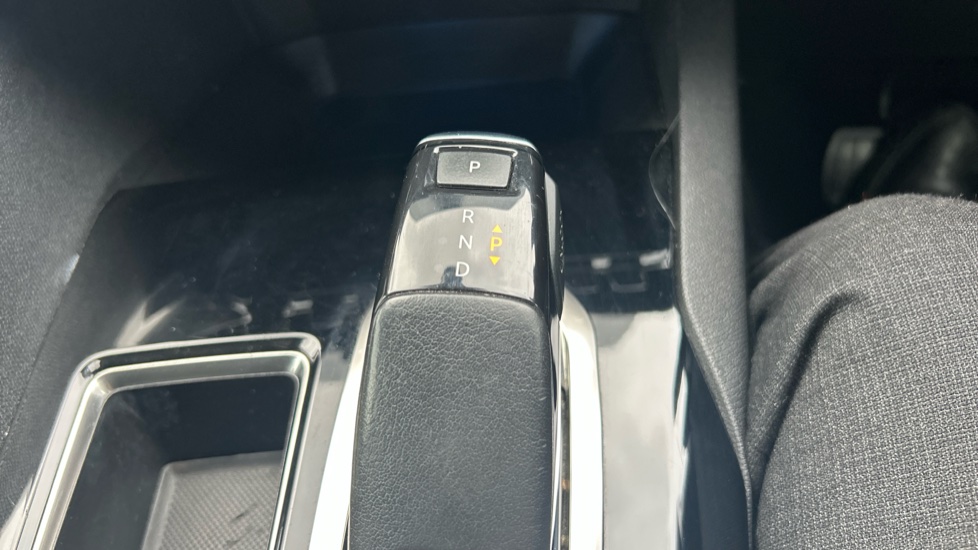 Peugeot 3008 1.5 BlueHDi Allure 5dr EAT8 Diesel Estate - Image 31