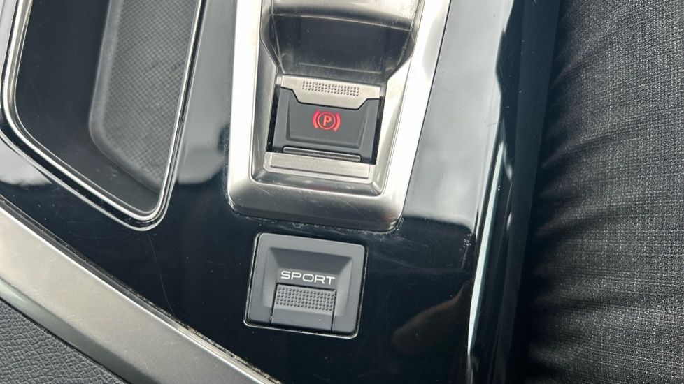 Peugeot 3008 1.5 BlueHDi Allure 5dr EAT8 Diesel Estate - Image 32
