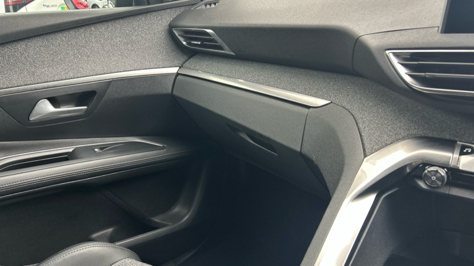 Peugeot 3008 1.5 BlueHDi Allure 5dr EAT8 Diesel Estate - Image 36
