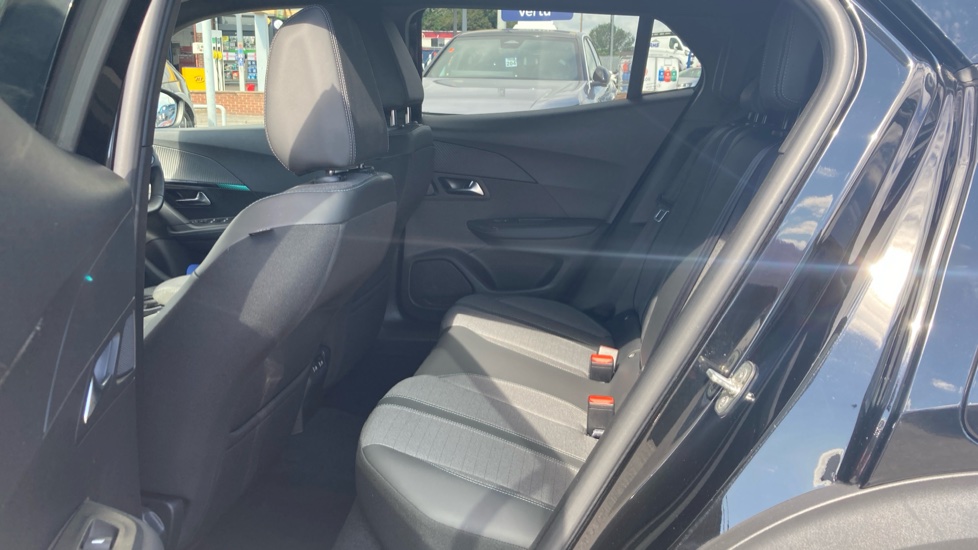 Peugeot 2008 1.2 PureTech Allure Premium+ 5dr Petrol Estate - Image 16