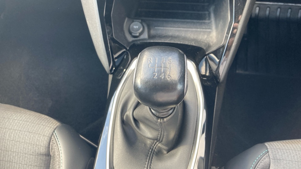 Peugeot 2008 1.2 PureTech Allure Premium+ 5dr Petrol Estate - Image 22